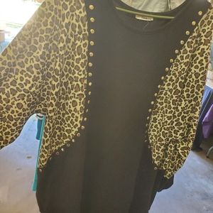 Long sleeve leopard top